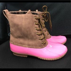 NWOT Pink Duck Boots Size 6